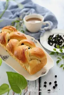 Butter, blueberry dry bread