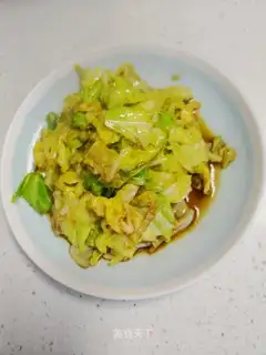 The hand tore the cabbage