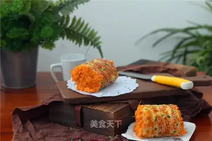 Onion pine rolls