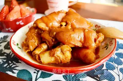 Roasted pig hoof