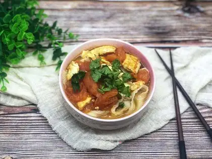 Tomato egg noodles