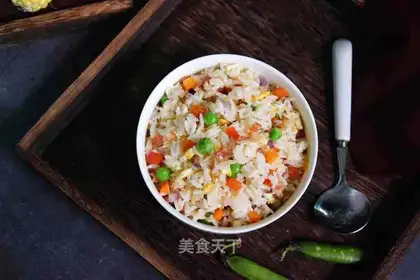 Five eggs of fried rice