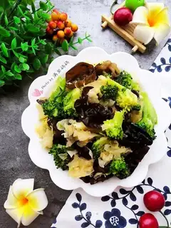 The broccoli with his ears