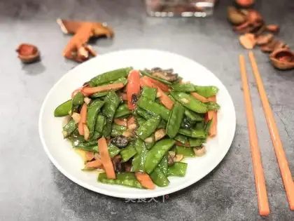 Mushroom fried Dutch beans