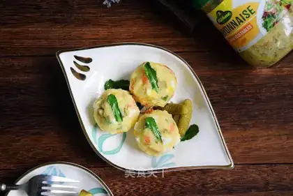Potato egg salad