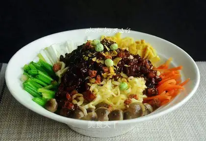 Five-colour fried noodles