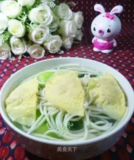 Egg dumpling soup noodles