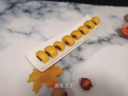 Pumpkin bean cleavers cut the buns