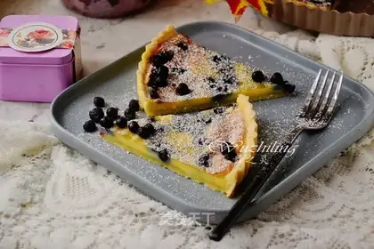 Wild blueberry pie