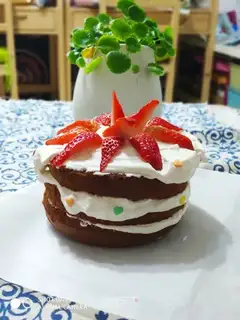 Strawberry naked cake