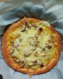 Salt, black mushroom bacon pizza