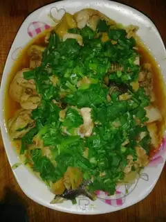 Golden fungus steam chicken