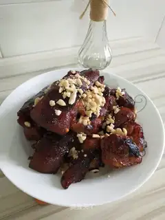 Roasted pig hoof