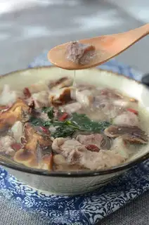♪ ♪ ♪ Fresh cheesy lamb soup ♪