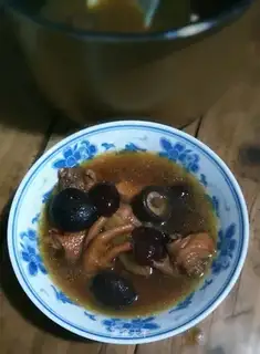 Powdering chicken