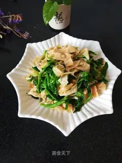 Spinach and bean peel