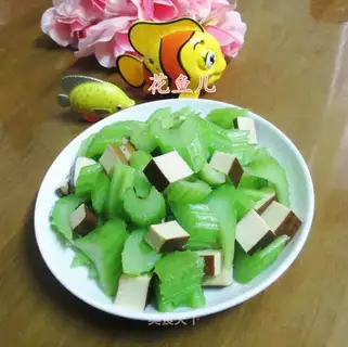 Eggs are fried with celery