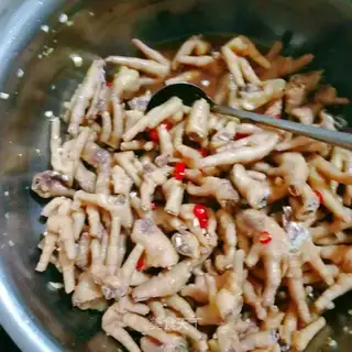 Sour chicken claws