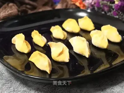 Pumpkin shrimp meat dumplings