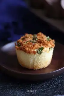 Onion pine cake