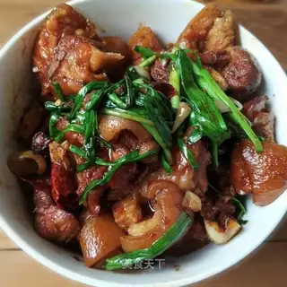 Red burning of pigs' feet
