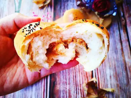 Meat pine buns