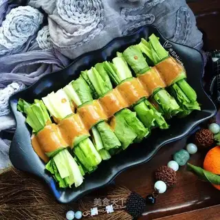 Emerald sauce rolls