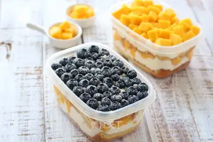 Fruit cream box cake