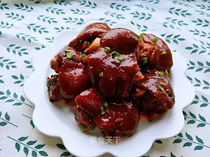 Hot pig hoof