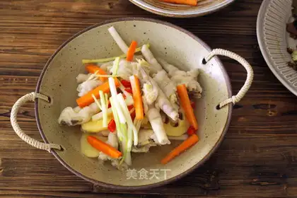 Sour papayas with chicken claws