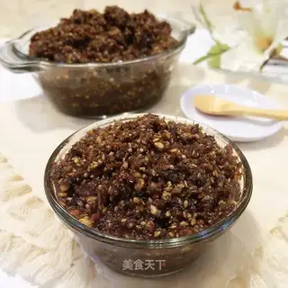 Homemade sand and tea sauce
