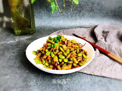 Meat-cracked soy seeds