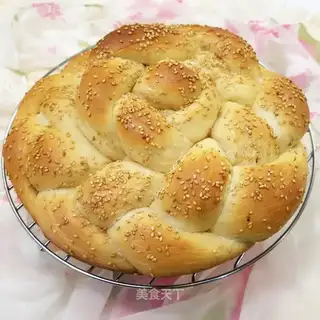 Hala bread