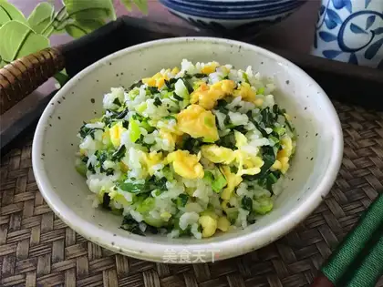 A green egg fried rice