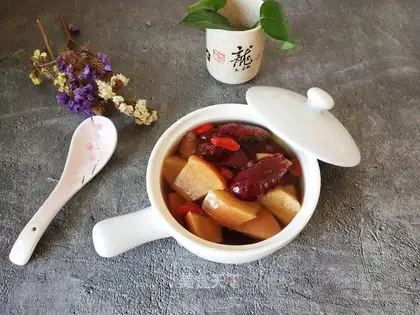 Red-tree apple soup