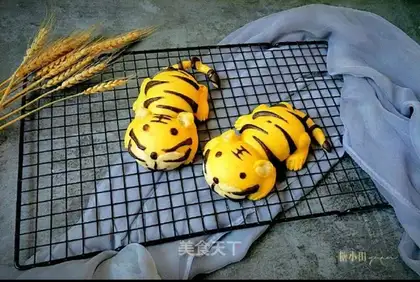 Two tiger buns