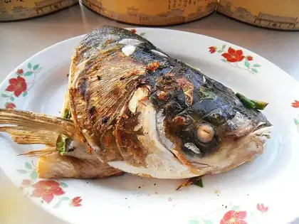 Baking fish heads