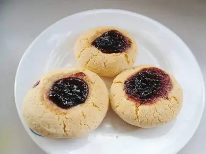 Blueberry sauce cookies