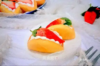 Cream strawberry