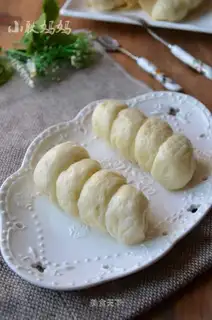 Baked sausage rolls