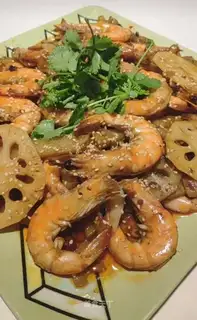 Spicy shrimp from a dry pot