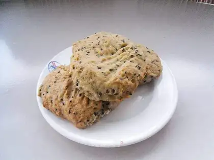 Green tea sesame cake