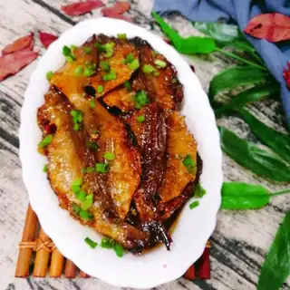Red-burned fish dry