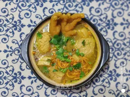 Monkey mushrooms, weeds, chicken feet soup