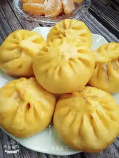 Pumpkin has fish buns