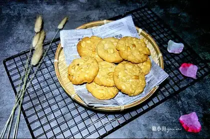 Chinese snack peaches
