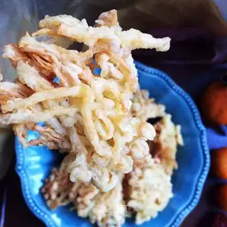 Pretzels, golden mushrooms