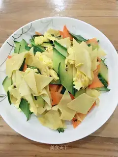 cucumber carrots, soy eggs