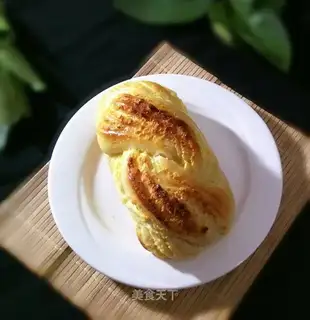 Milky coconut buns