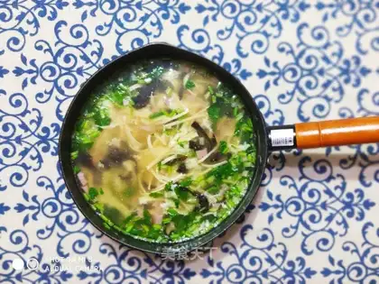 Eggflower tofu soup